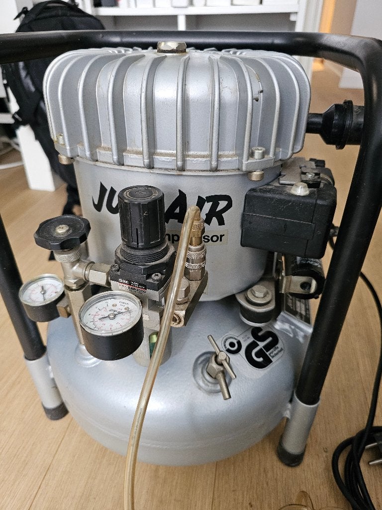 Jun-Air 6-m compressor, Doe-het-zelf en Verbouw, Compressors, Ophalen, Gebruikt, 6 tot 10 bar, Minder dan 200 liter/min