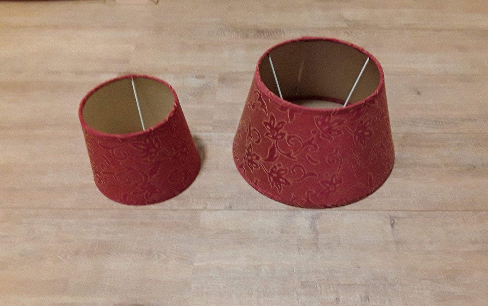 lampenkap ,rood met gouden afbeeldingen, Rond, 30 cm, Ophalen of Verzenden, Overige materialen