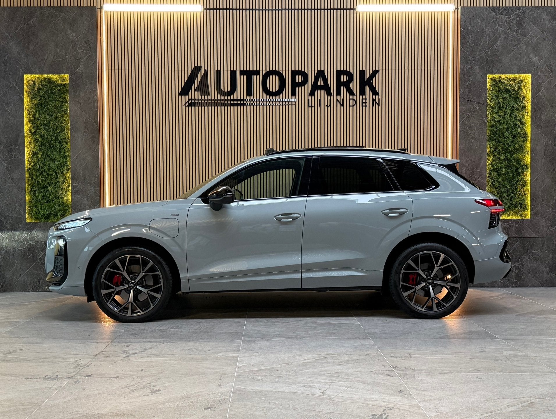 Audi Q3 1.5 e-hybrid 3X S-LINE |PANO|SONOS|HuD|360CAM|MEMORY, Auto's, Dealer onderhouden, 1800 kg, 4 cilinders, Alcantara