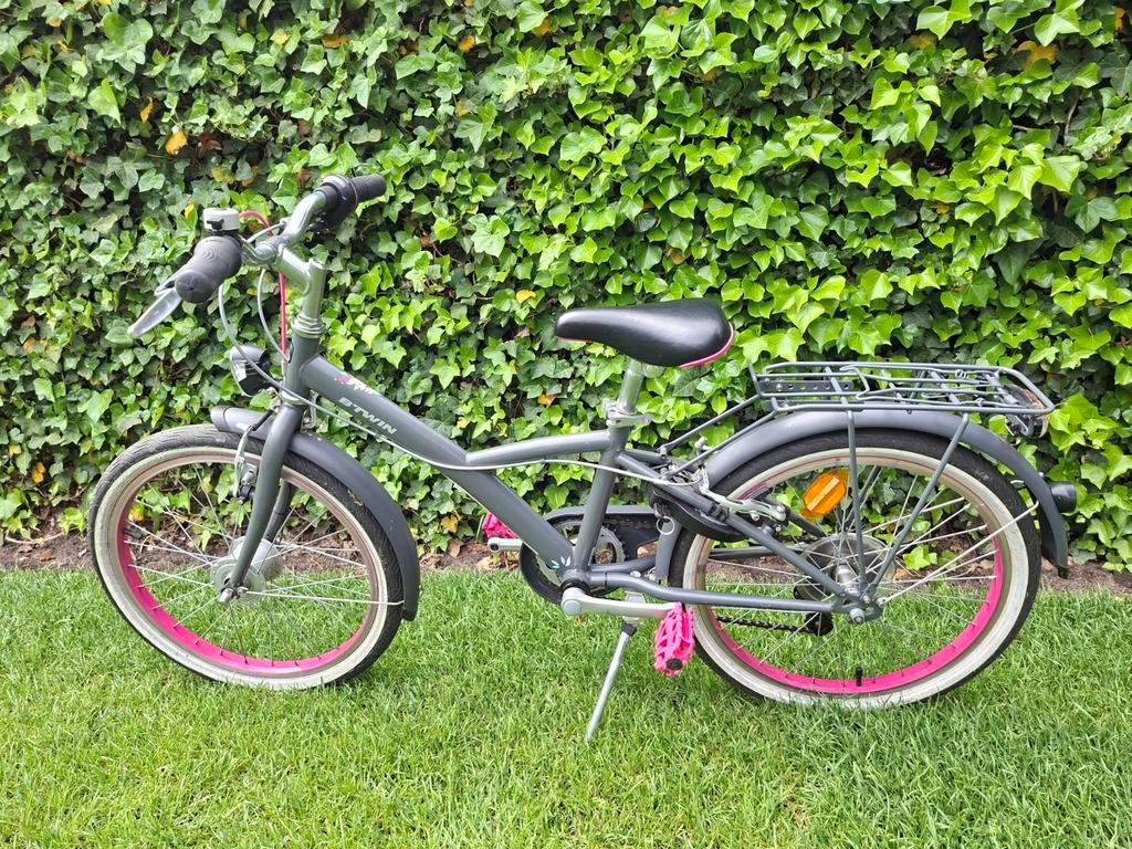 B'Twin kinderfiets 20 inch, grijs met roze accenten, Ophalen, Gebruikt, Velgrem, Versnellingen