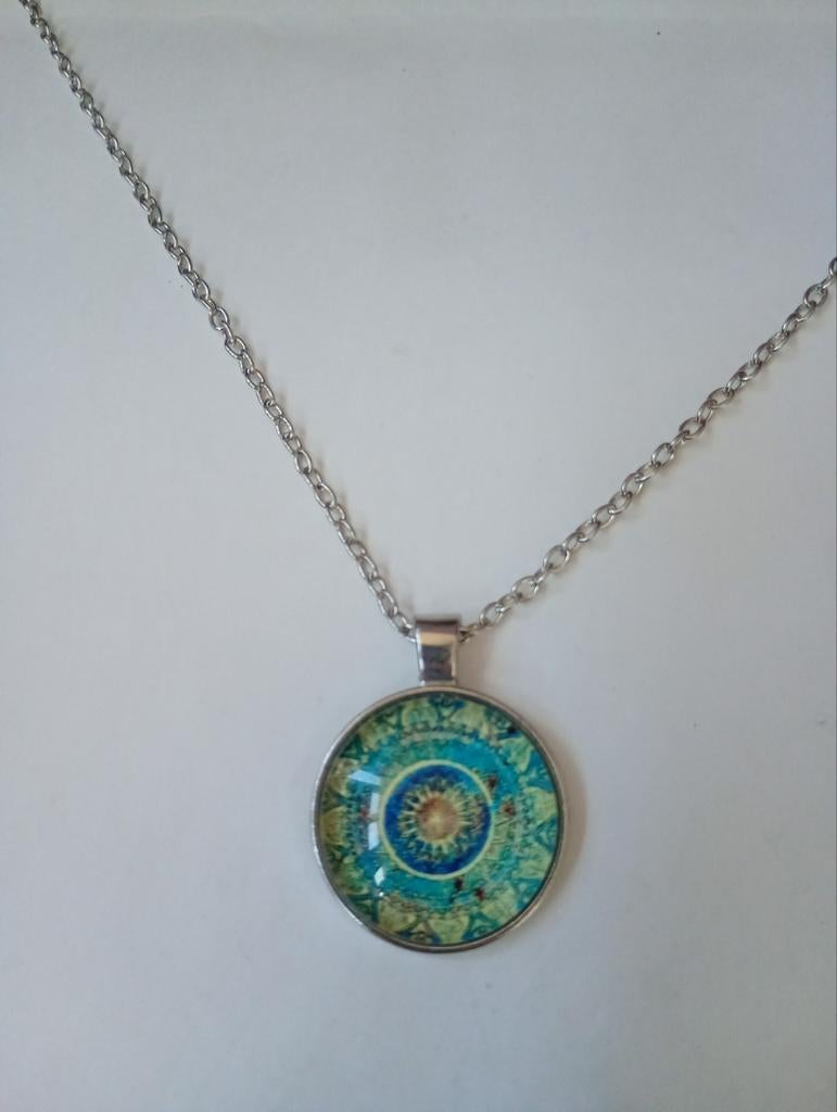 Zilverkleurige Mandala hanger plus ketting nieuw, Ophalen of Verzenden, Nieuw, Zilver, Overige materialen