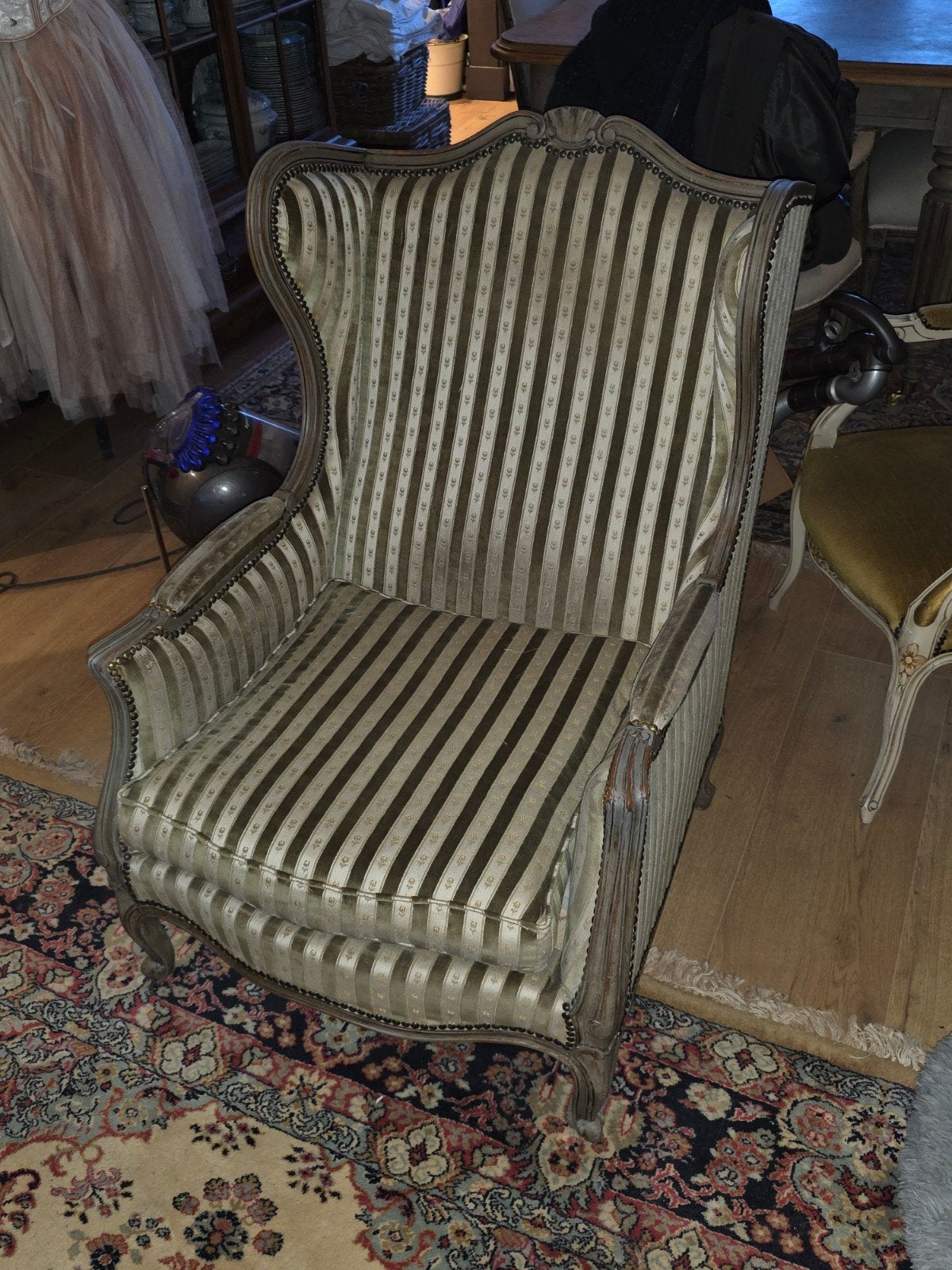 Brocante fatauil, Ophalen