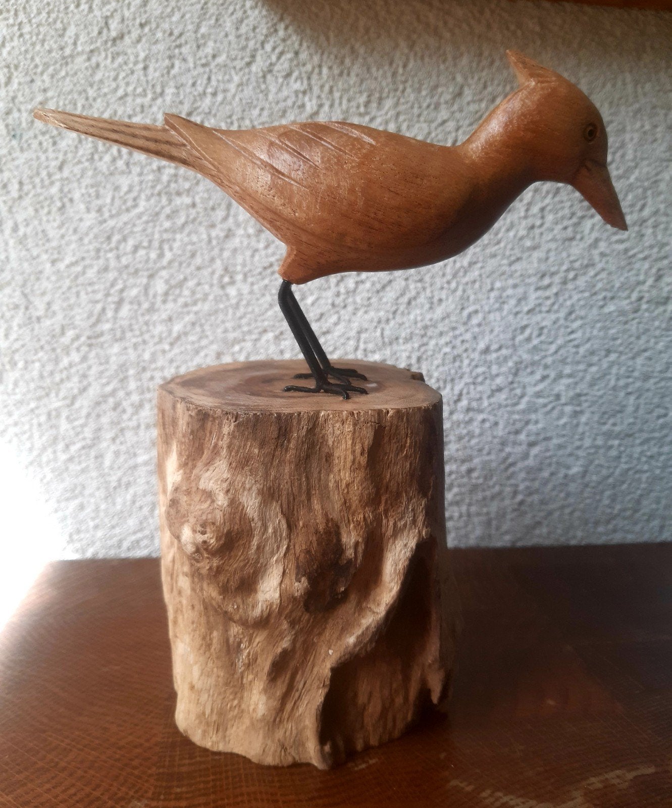 Houten vogel op boomstam (nieuw), Verzamelen, Beelden en Beeldjes, Ophalen of Verzenden, Nieuw, Dier