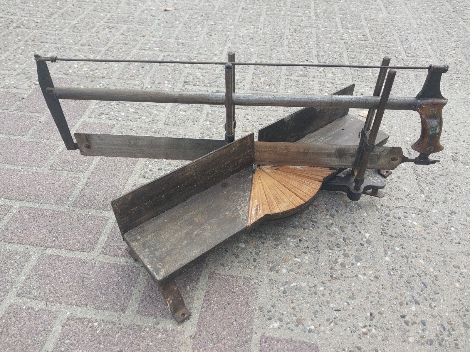 Antieke Ulmia Verstekzaag, Ophalen