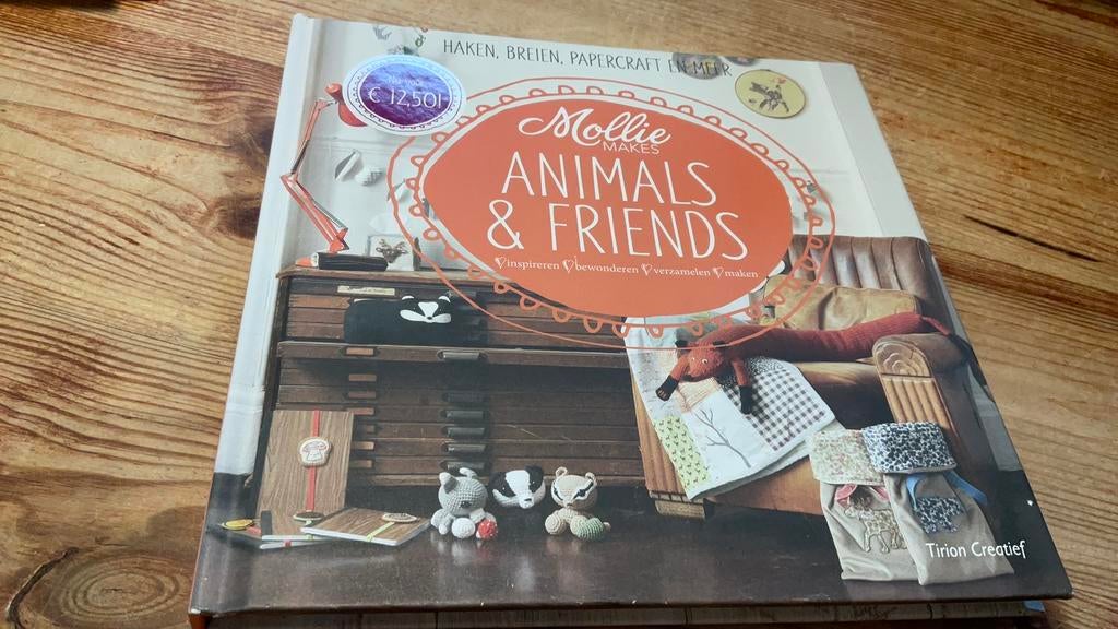 Mollie makes animals and friends, Ophalen of Verzenden, Zo goed als nieuw, Tekenen en Schilderen