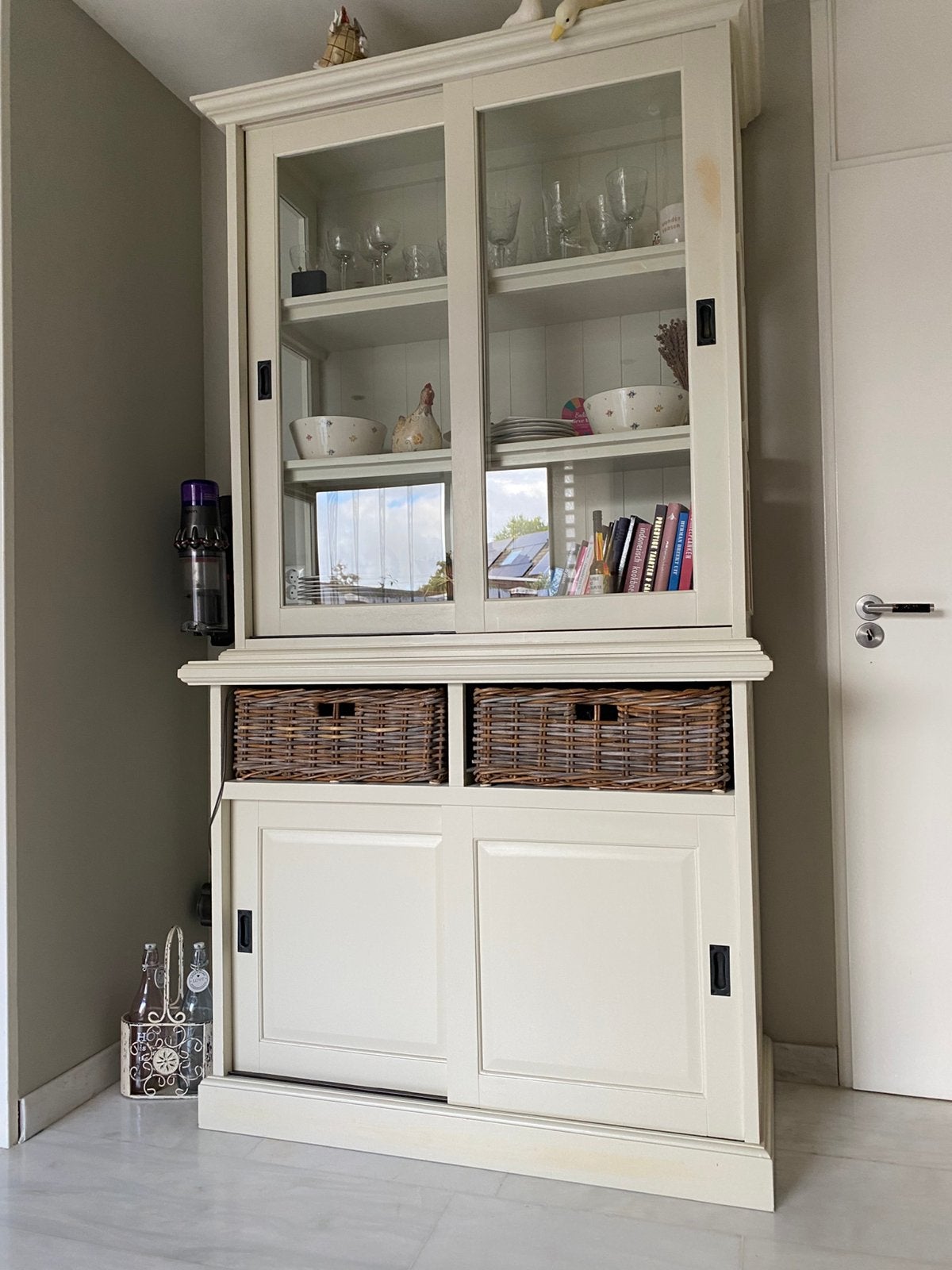 Issoire Buffet kast Wit 215x120x50 met 2 uitschuif rietenm, Ophalen, Gebruikt, 200 cm of meer, 25 tot 50 cm