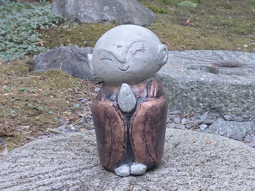 Japans Jizo beeldje – gietsteen (1), Ophalen of Verzenden, Beeld, Steen/keramiek
