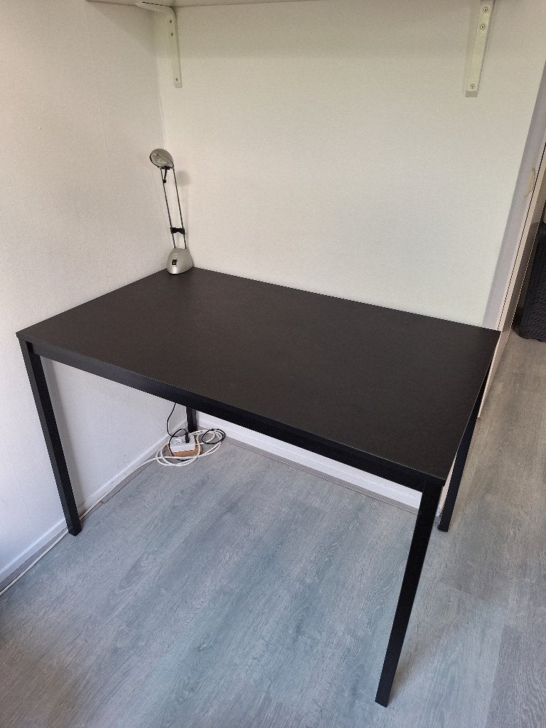 Zwart bureau / tafel, Huis en Inrichting, Bureaus, Ophalen, Zwart, Gebruikt, 27 cm
