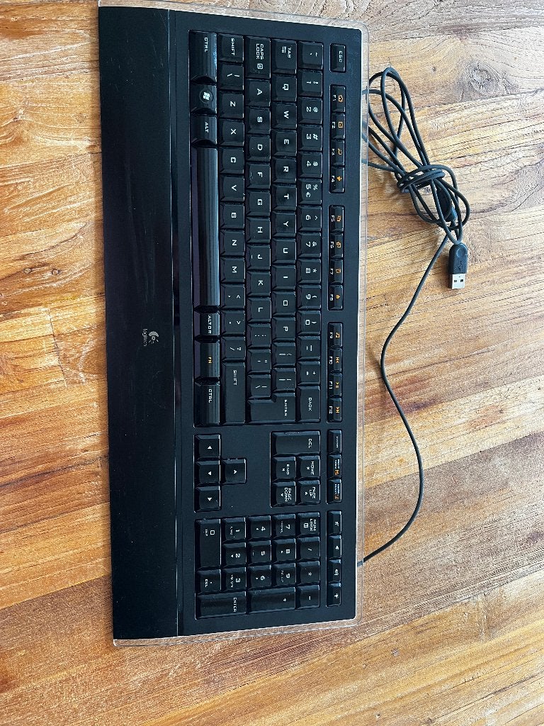 Logitech toetsenbord met verlichting, Ophalen of Verzenden, Zo goed als nieuw, Bedraad, Logitech G