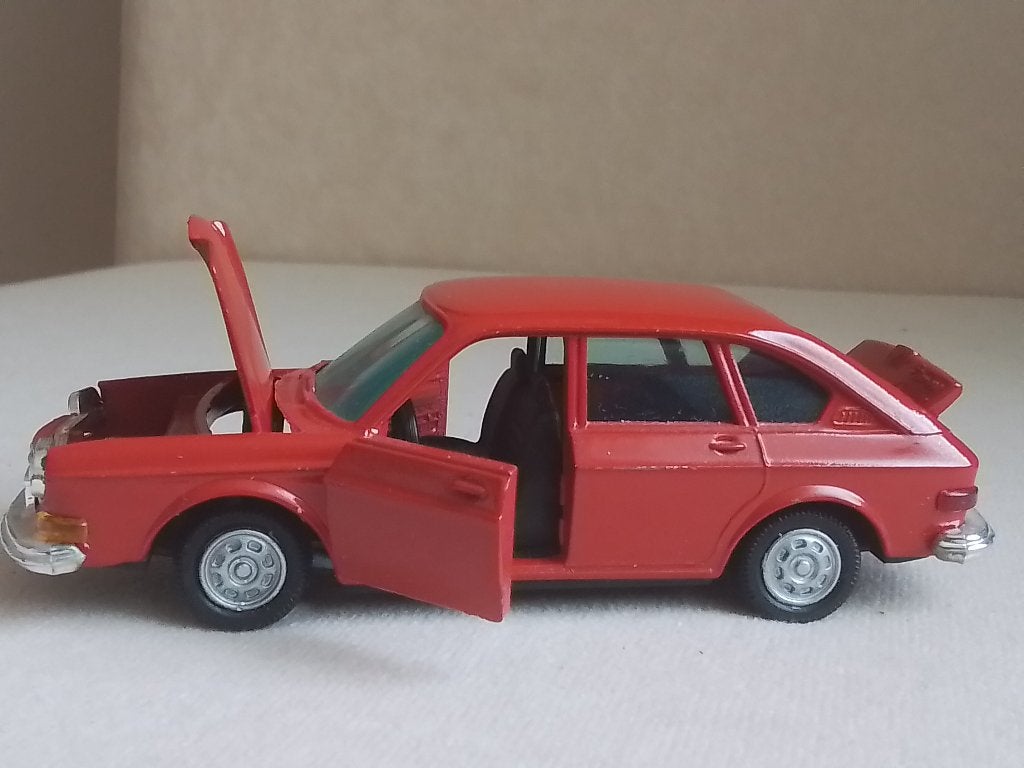 Volkswagen 411 Fastback Gama mini made in germany, Ophalen of Verzenden, Zo goed als nieuw, Auto, Gama