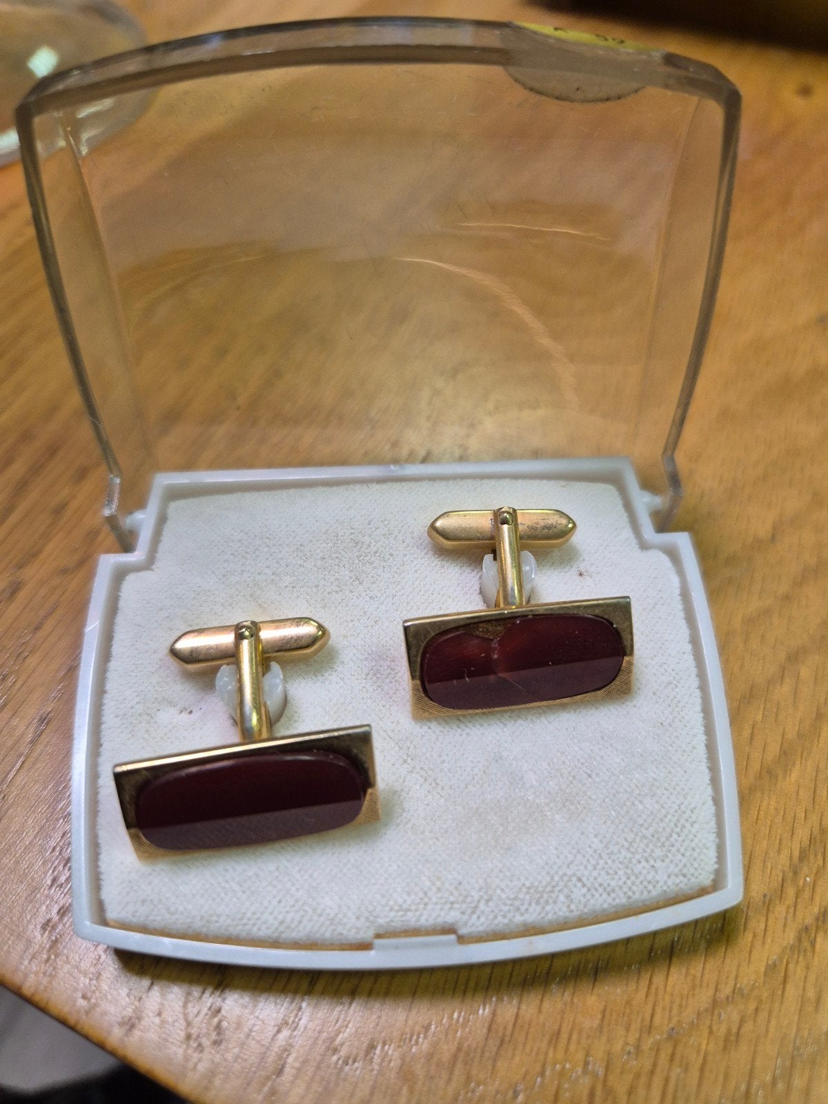 Vintage Manchetknopen Goudkleurig met Rode Steen, Sieraden, Tassen en Uiterlijk, Manchetknopen, Ophalen of Verzenden, Gebruikt