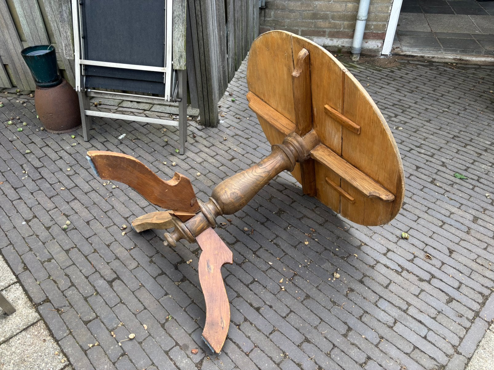 ‘Boerenantieke’ tafel, Huis en Inrichting, Ophalen, 50 – 75, Gebruikt, Rond