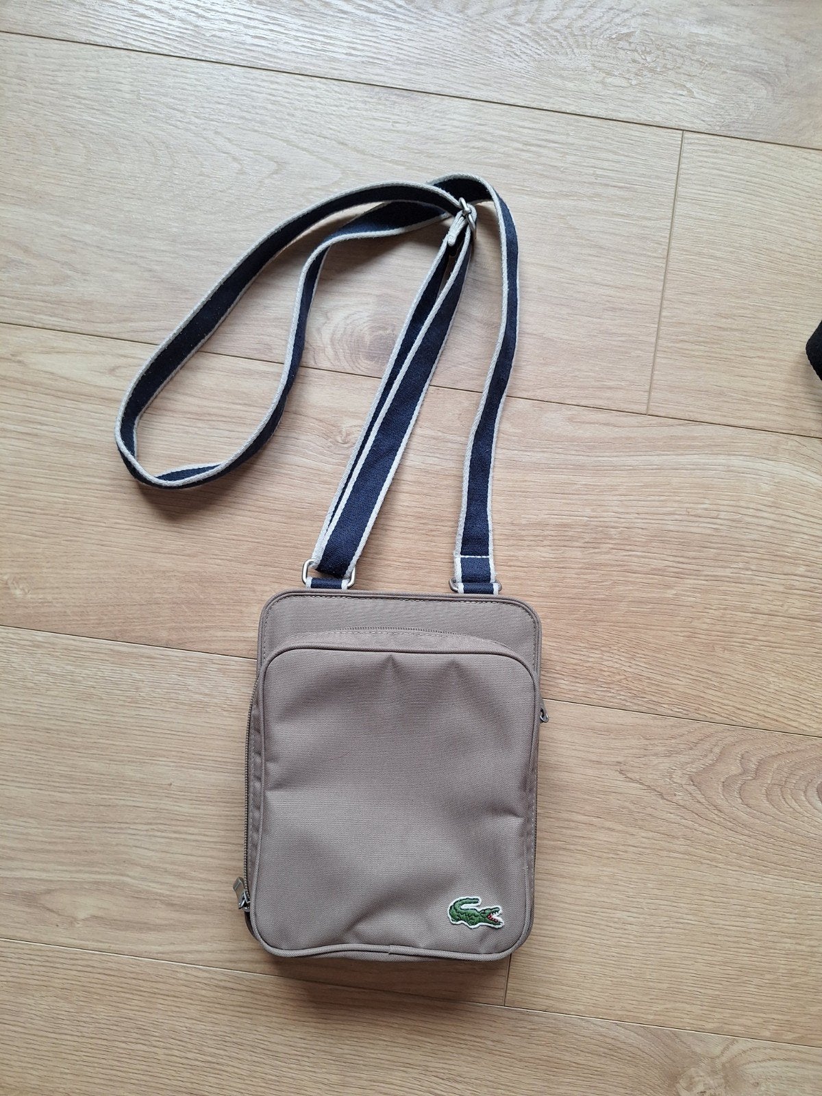 Lacoste tas, Ophalen of Verzenden, Zo goed als nieuw, Beige