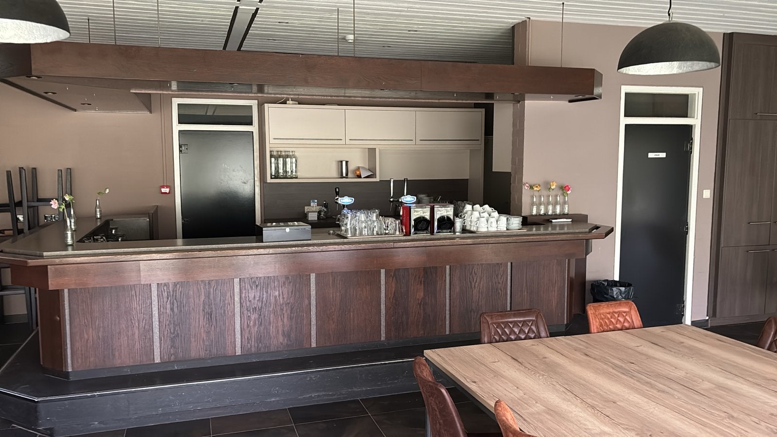 Complete bar en toog, Ophalen, Gebruikt
