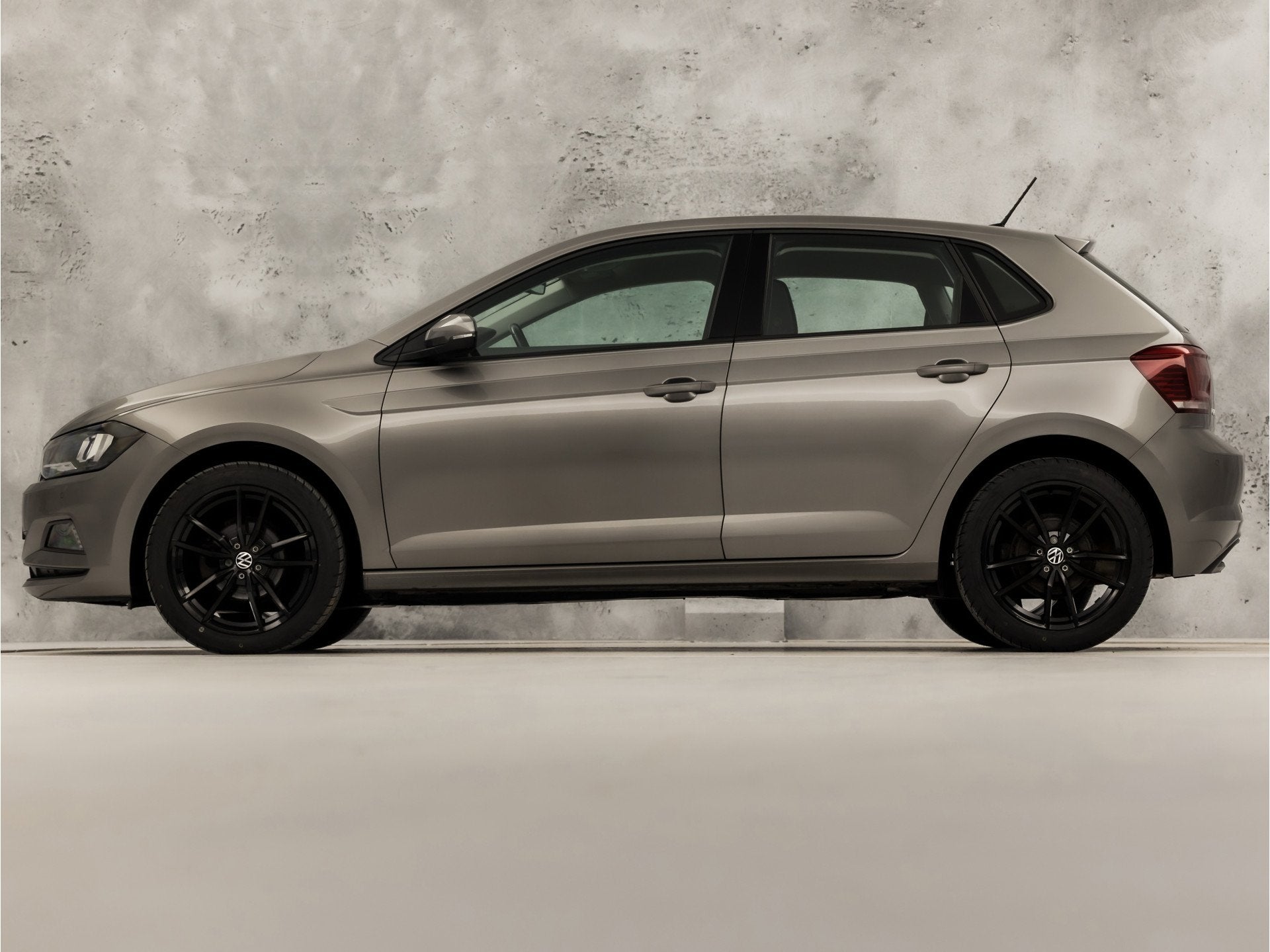 Volkswagen Polo 1.0 TSI Sportline (APPLE CARPLAY, GROOT NAVI, Voorwielaandrijving, 12 maanden, Stof, 23 km/l