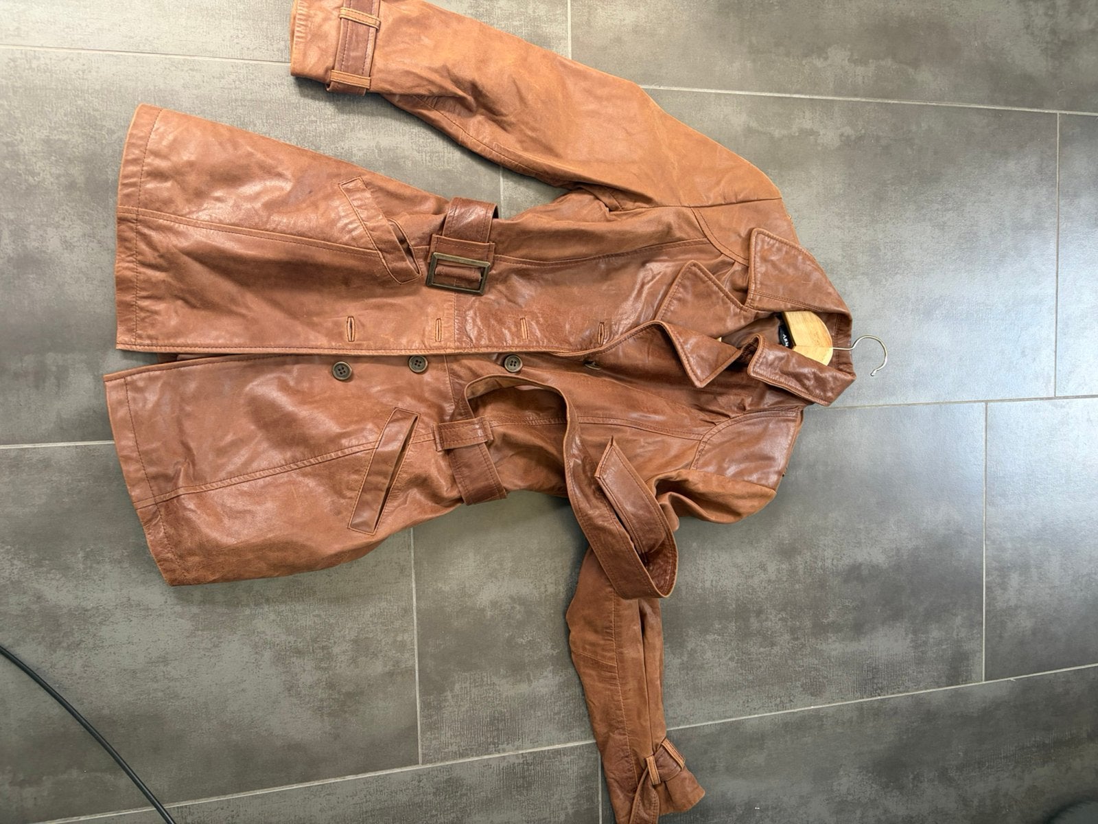 Leren Arma bruine jas, half lang , leuke details, maat 36, Kleding | Dames, Jasjes, Kostuums en Pakken, Ophalen, Bruin, Jasje