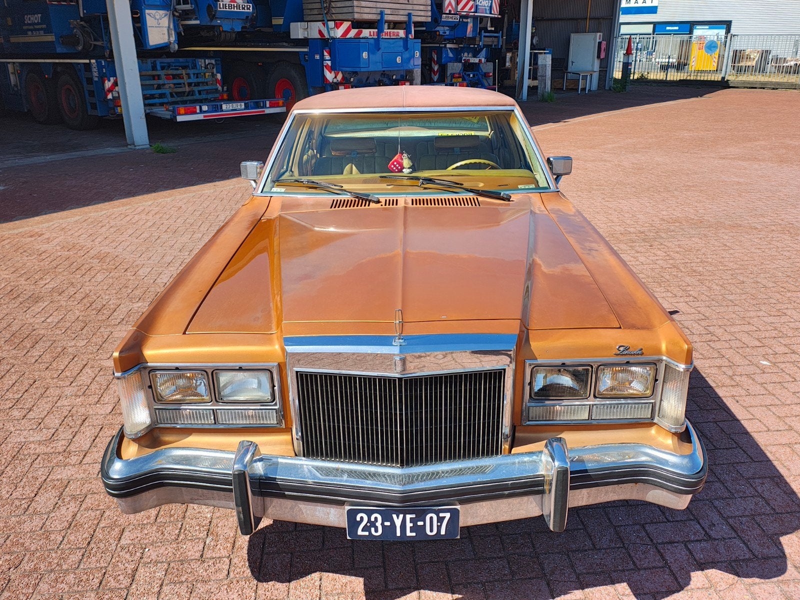Lincoln 1977 Bruin, Bruin, 132 pk, 4942 cc, Particulier