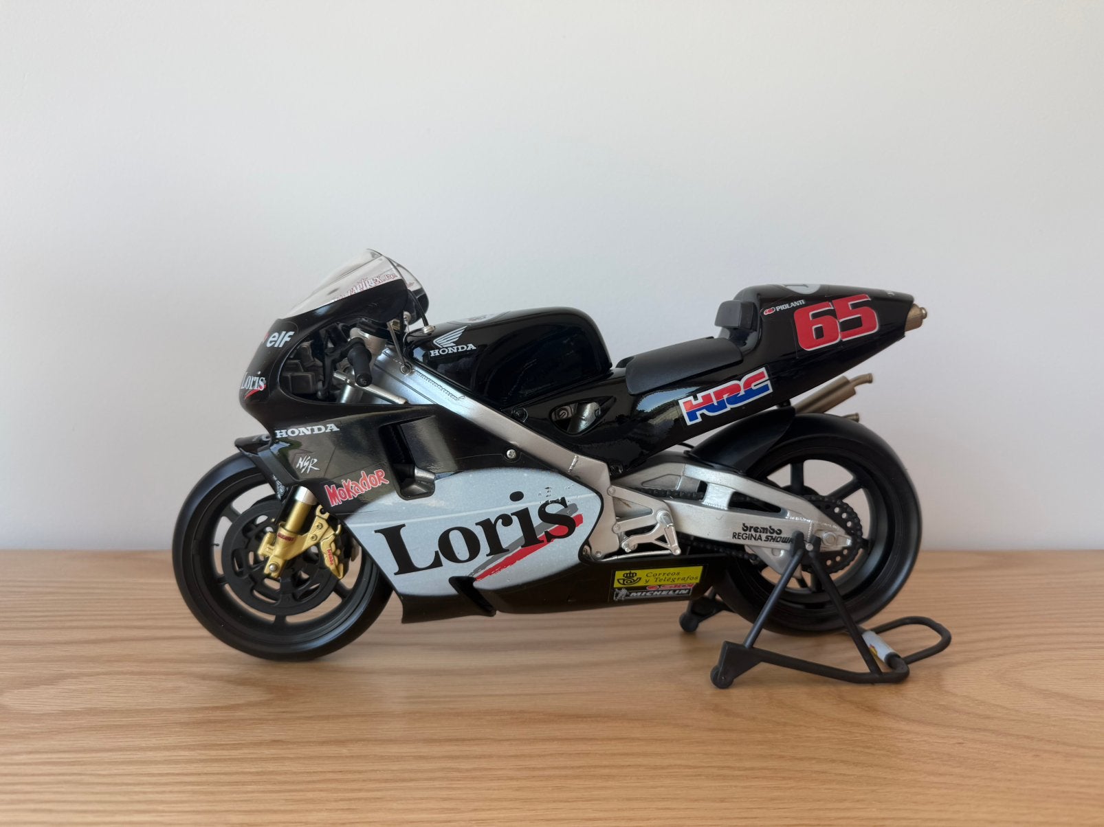 Loris Capirossi 2001 Honda NSR 500cc GP machine 1:6 (m2412486392