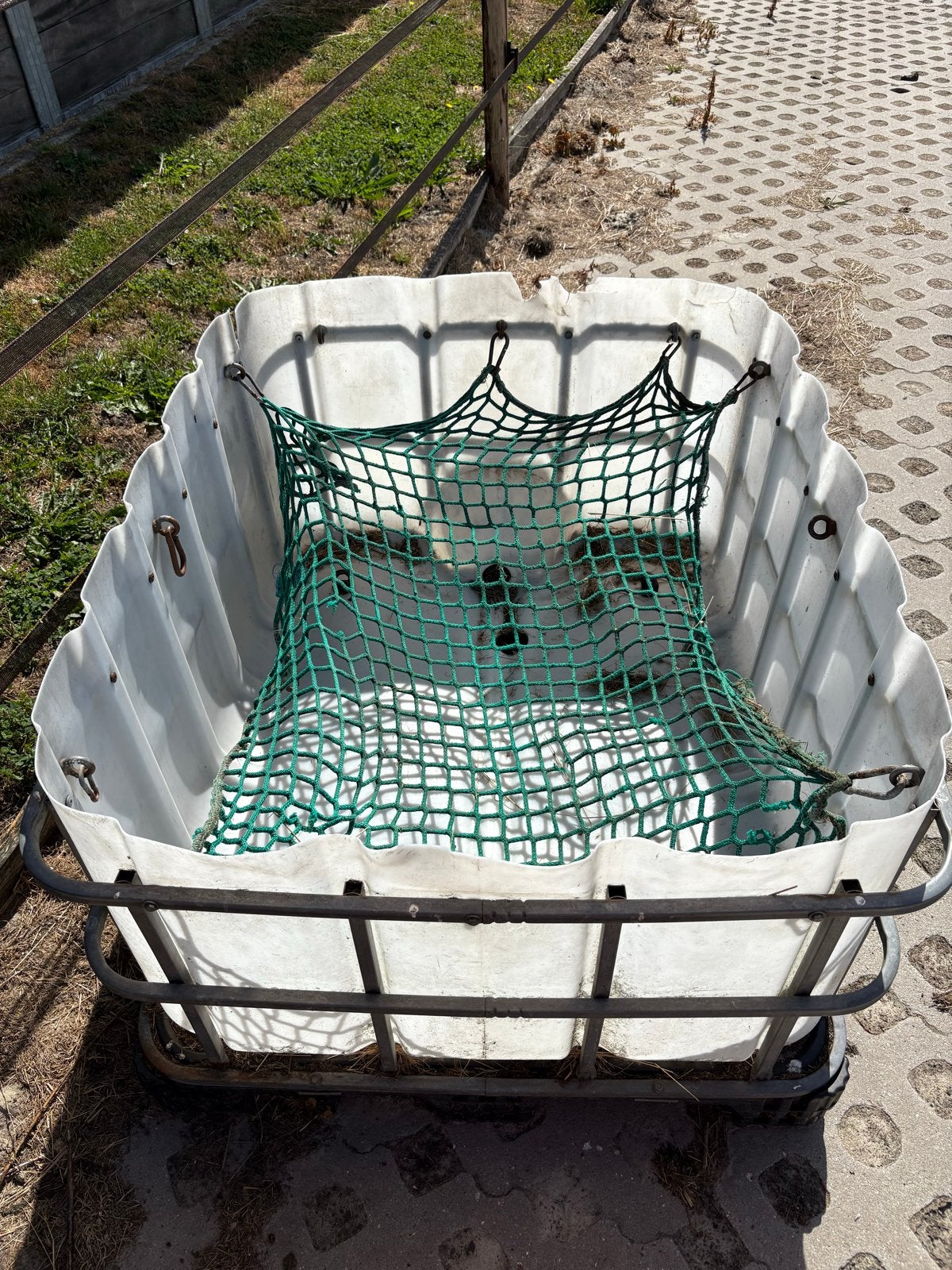 Slowfeeder incl. Hooinet, Dieren en Toebehoren, Paarden en Pony's | Overige Paardenspullen, Ophalen