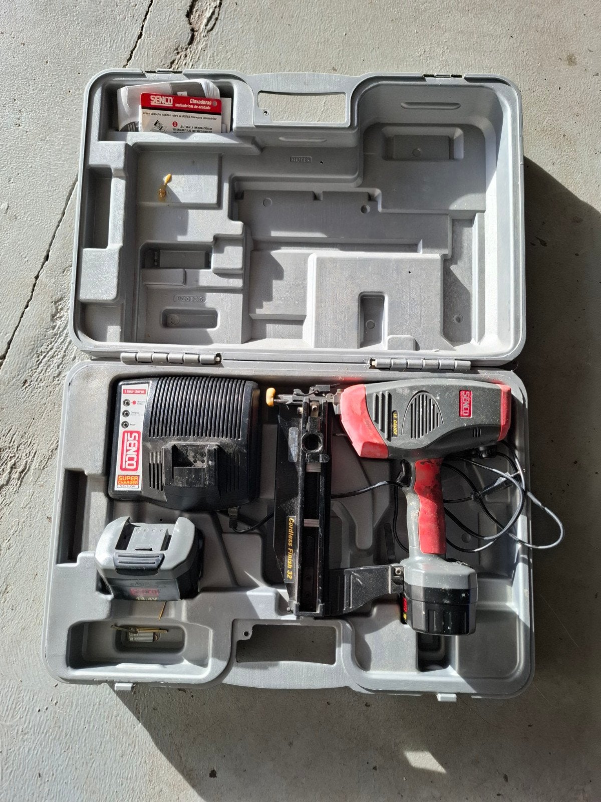Senco Cordless Finish 32 tacker met defecte accu's, Ophalen, Gebruikt