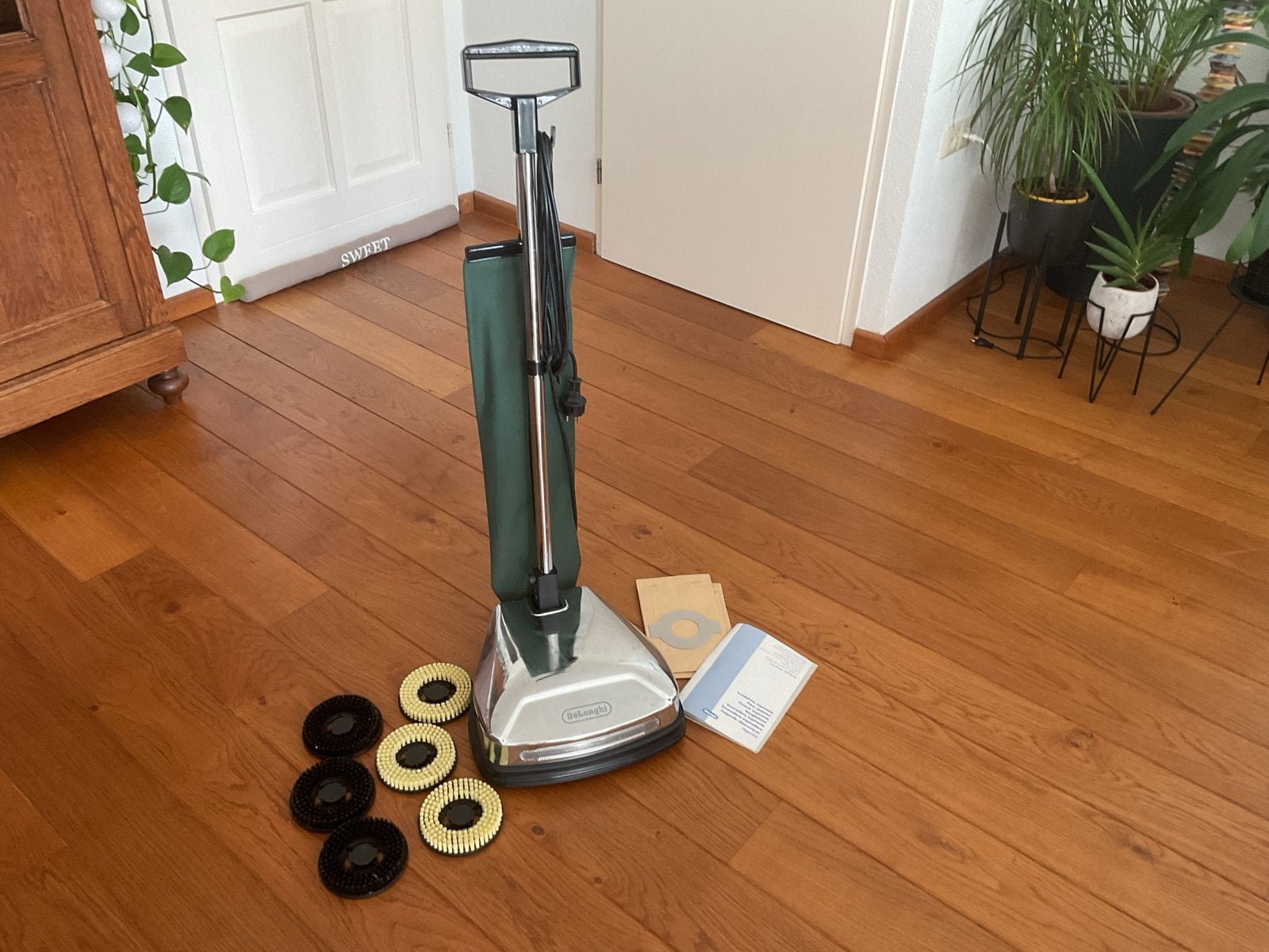 DeLonghi boenmachine met 3 borstels voor diverse vloeren, Overige merken, Gebruikt, Vloerreiniger, Geschikt voor harde vloeren