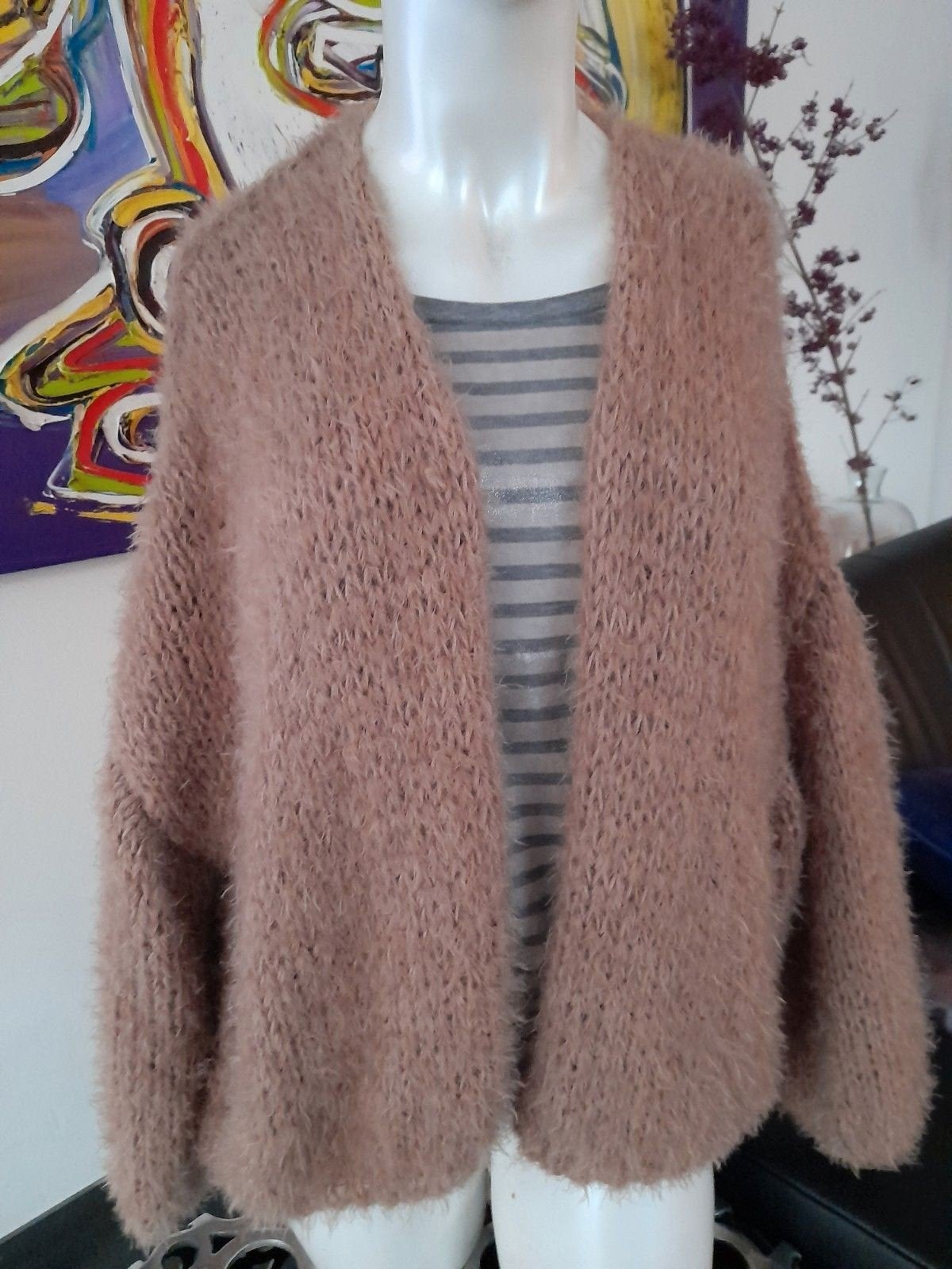 Nieuw handgebreid oversized beige vest model Kiro by Kim, Kleding | Dames, Ophalen of Verzenden, Nieuw, Maat 38/40 (M), Beige