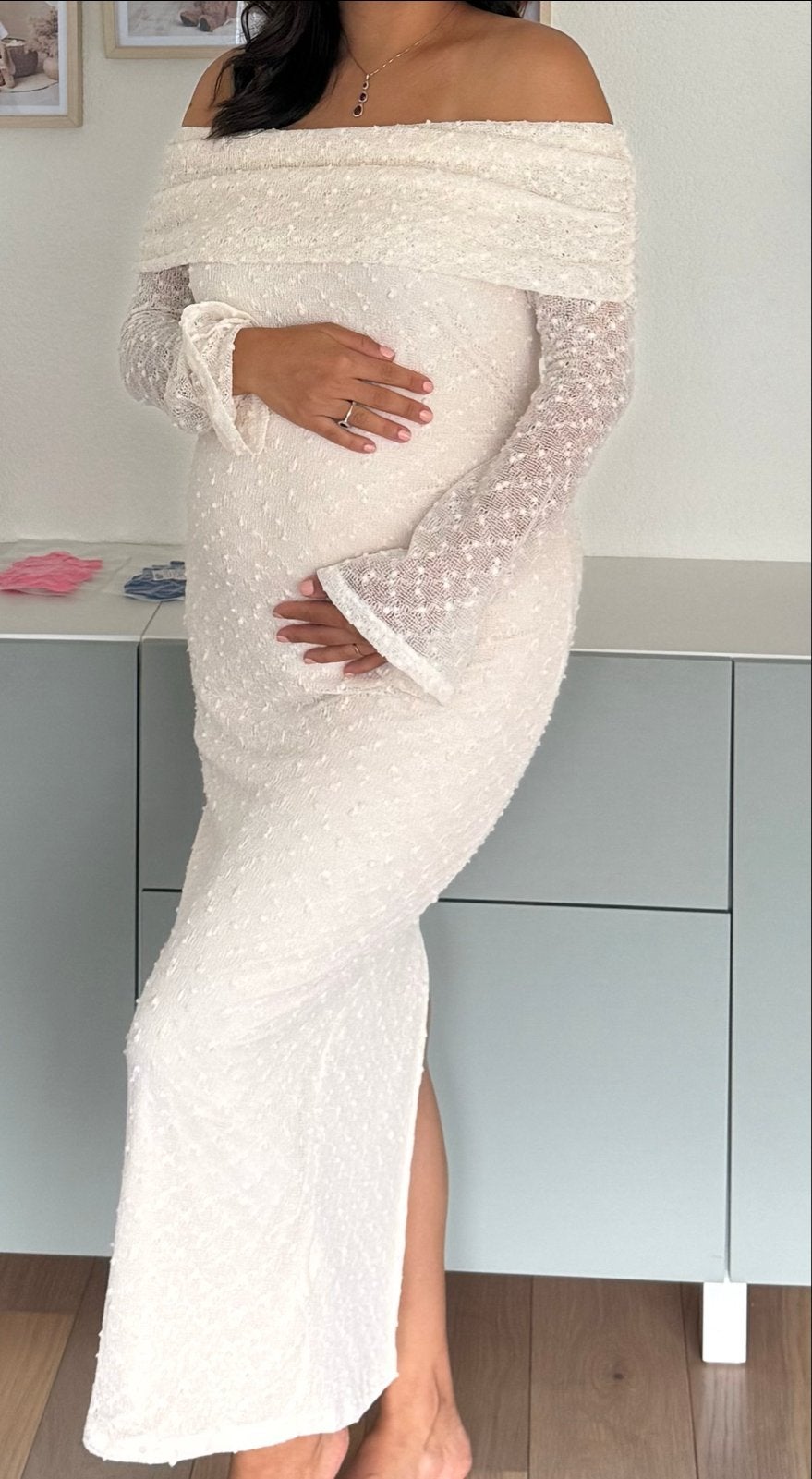 Elegante Zwangerschapsjurk met Off-Shoulder Design, Zo goed als nieuw, Ophalen, Maat 38/40 (M), Wit
