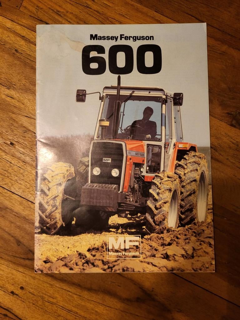 tractor folder Massey Ferguson 600, Boeken, Ophalen of Verzenden, Zo goed als nieuw