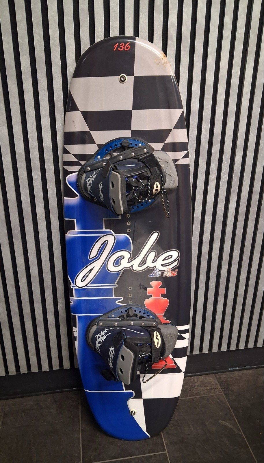 Jobe Le Roi Wakeboard 136 met bindingen, Watersport en Boten, Ophalen, Gebruikt, Board en Schoenen