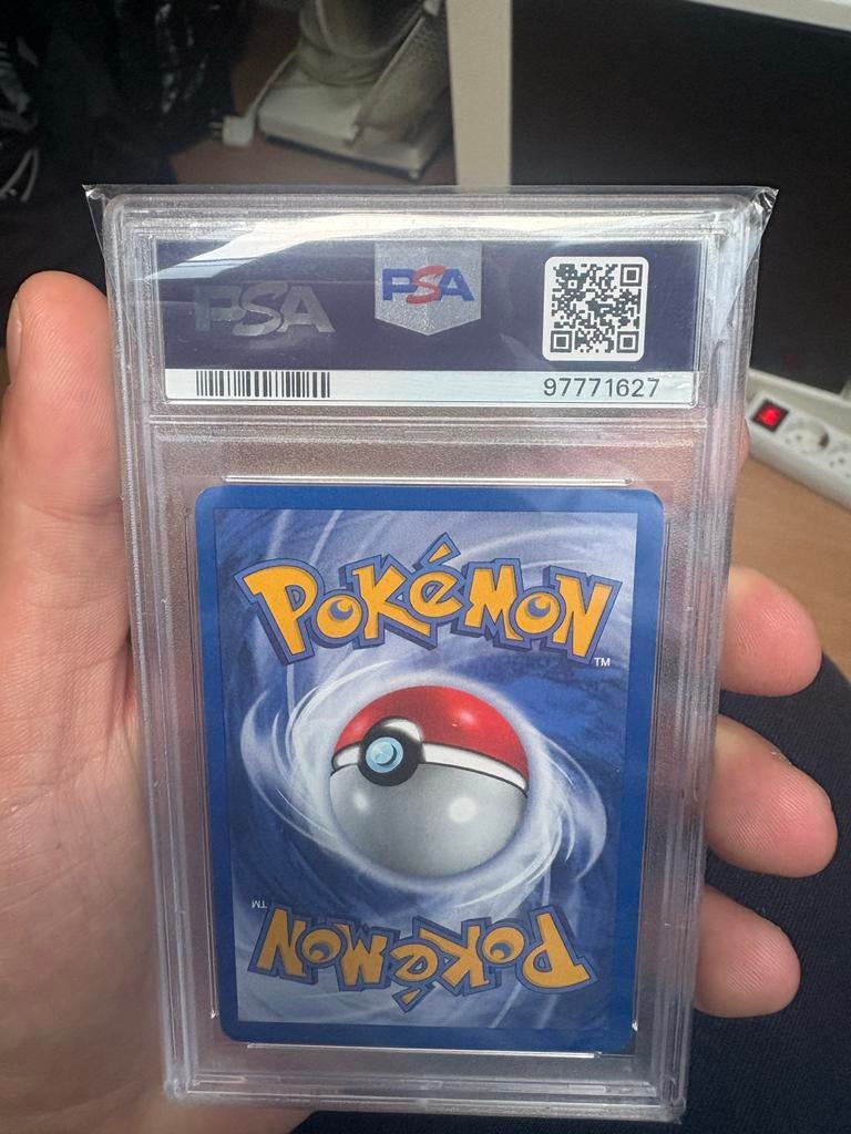 PSA 8 Dark Jolteon Pokémon Rocket Kaart NM-MT, Ophalen, Zo goed als nieuw, Losse kaart