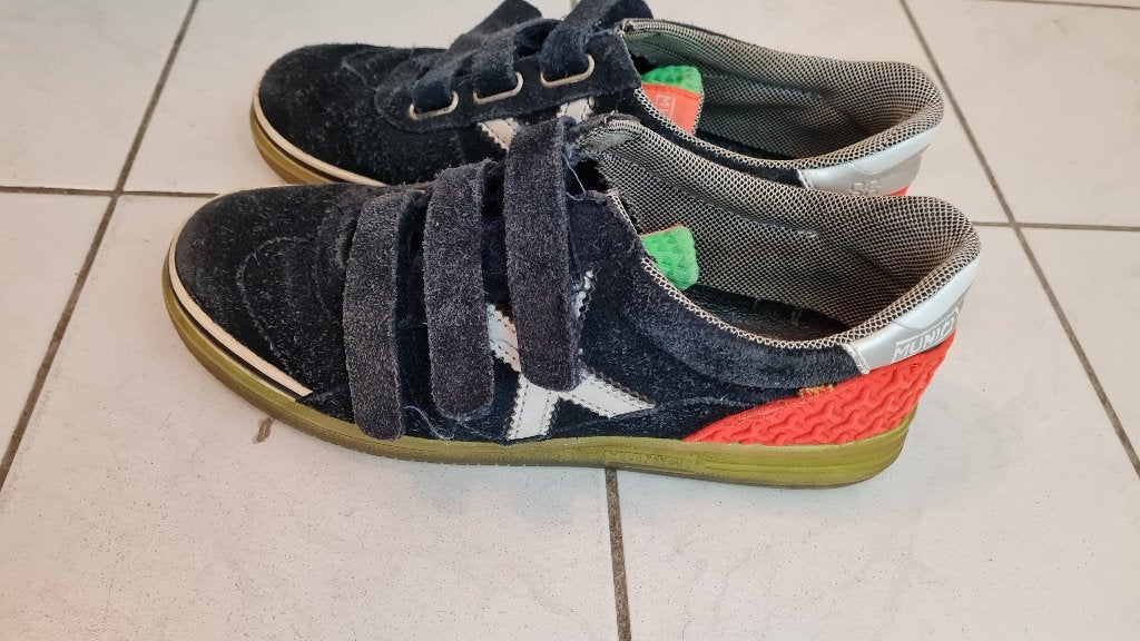 Munich jongens klittenbandschoenen maat 39, Gebruikt, Verzenden, Munich, Schoenen