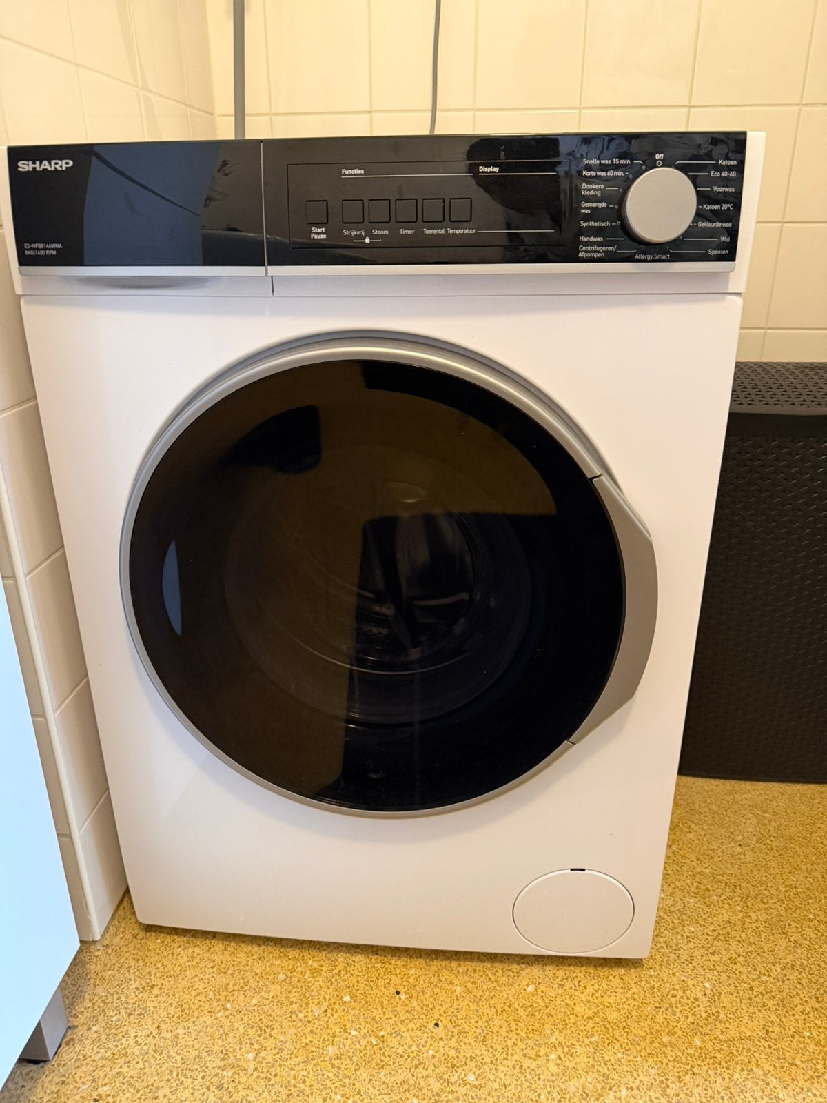 Sharp wasmachine, Witgoed en Apparatuur, Wasmachines, Ophalen, Gebruikt, 1200 tot 1600 toeren, 85 tot 90 cm