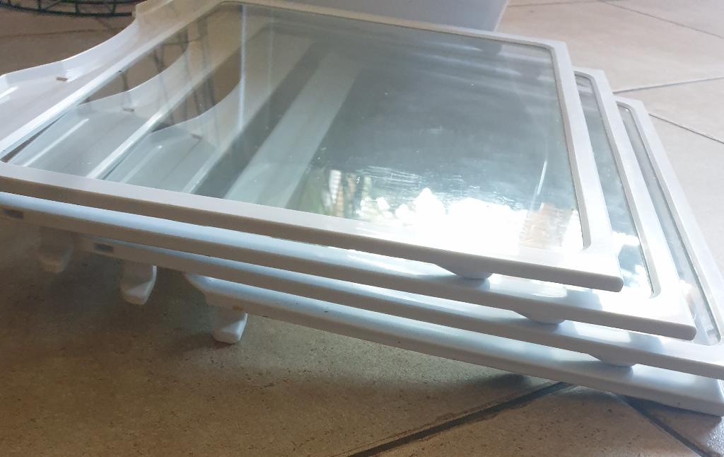 4 glazen legplaten + groentelade voor de koelkast, Ophalen