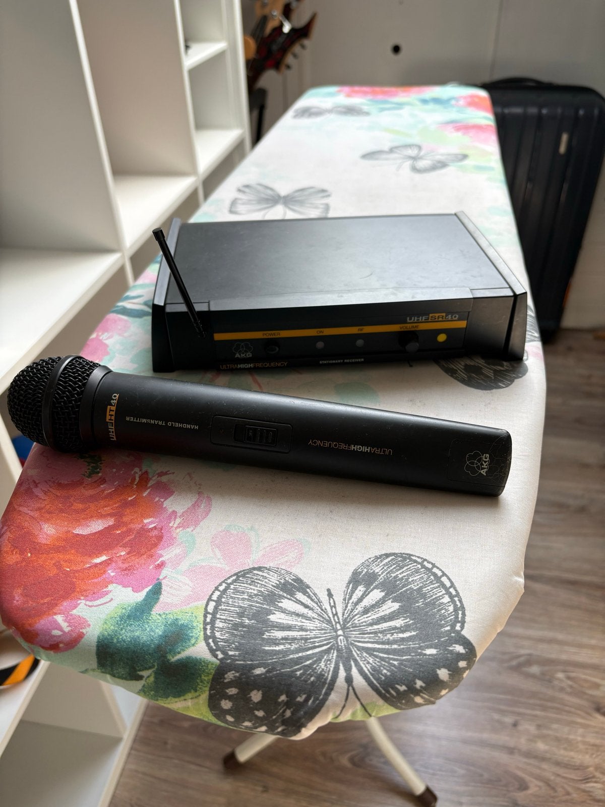 AKG UHF HT40 Draadloze Zangmicrofoon met Ontvanger, Ophalen of Verzenden, Gebruikt, Zangmicrofoon, Draadloos
