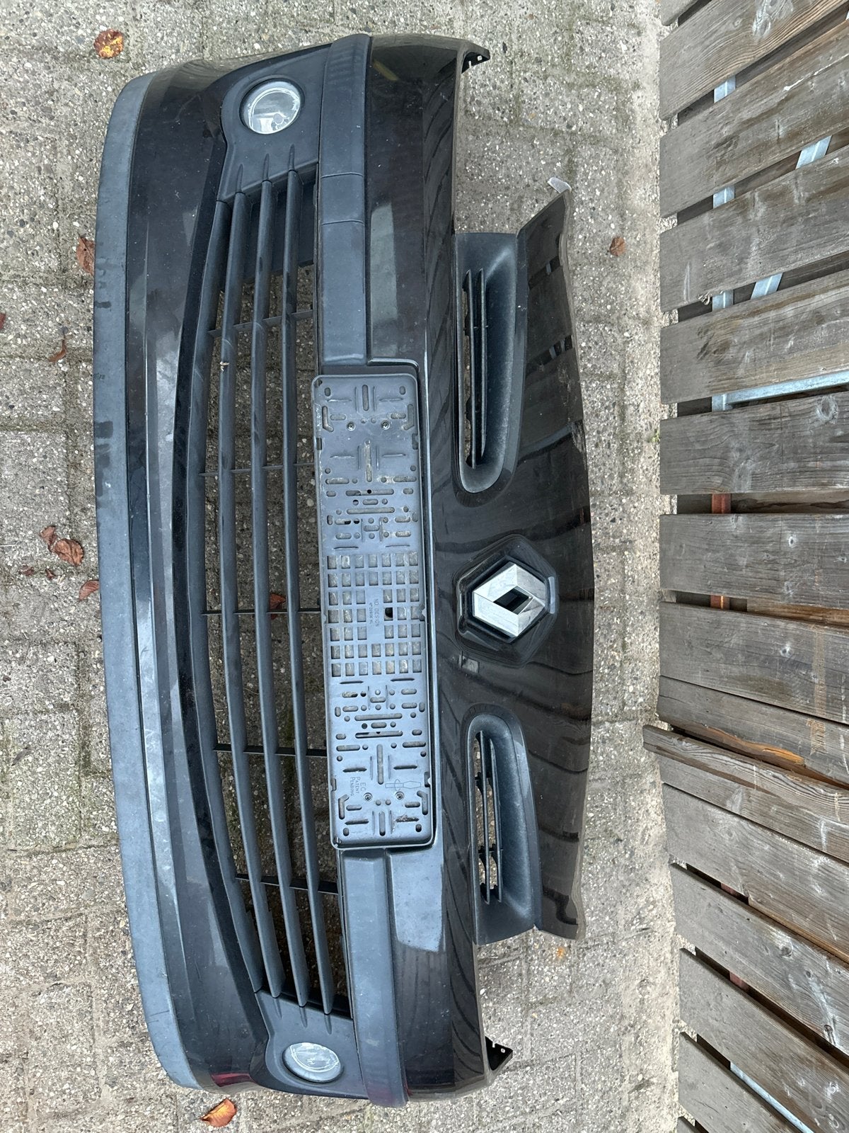 Renault Clio 3 voorbumper met mistlampen (2005) kleurc NV676, Auto-onderdelen, Ophalen, Gebruikt, Bumper, Renault