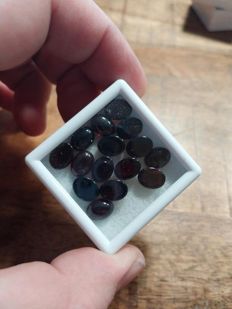 Grote partij granaat cabochons, Sieraden, Tassen en Uiterlijk, Ophalen of Verzenden, Zo goed als nieuw