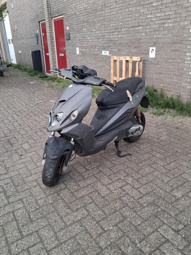 Malaguti phantom f12 opknapper 45km/brom, Ophalen, Gebruikt, ., Benzine
