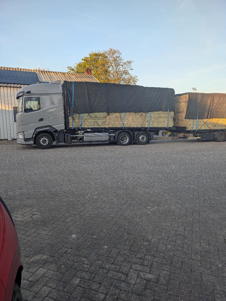 Grote balen Hooi, Ophalen, Vee