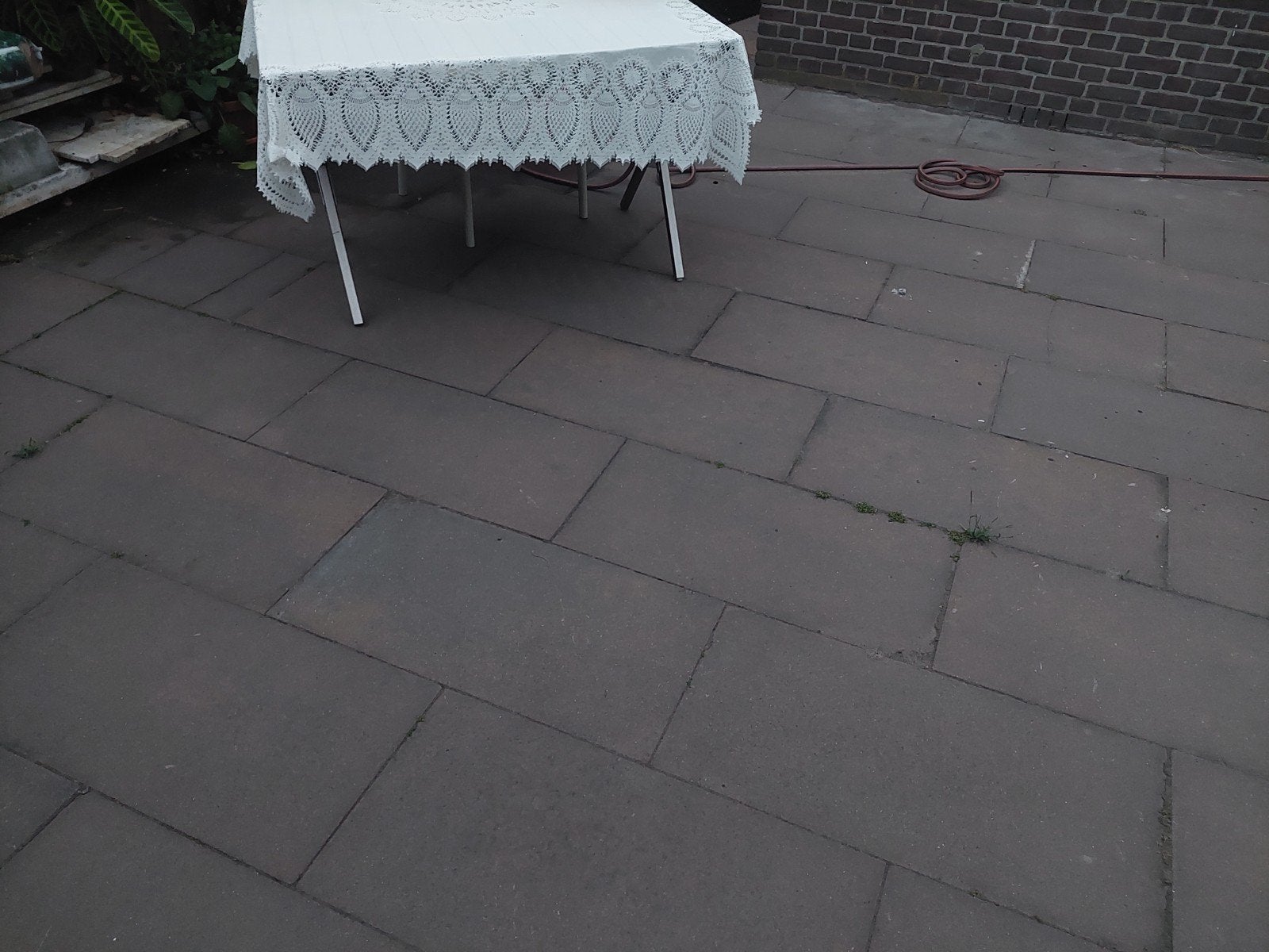 Gratis gebruikte terrastegels, roodbruin, ca. 35 m², Tuin en Terras, Ophalen, Gebruikt, 10 m² of meer, Beton