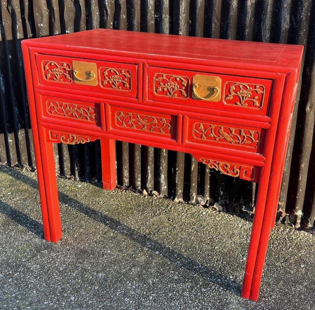 Chinees rode sidetable chinese houtsnijwerk met goud, Verburgt Vintage, Gebruikt, 50 tot 100 cm, Chinees oosters aziatisch chinese china