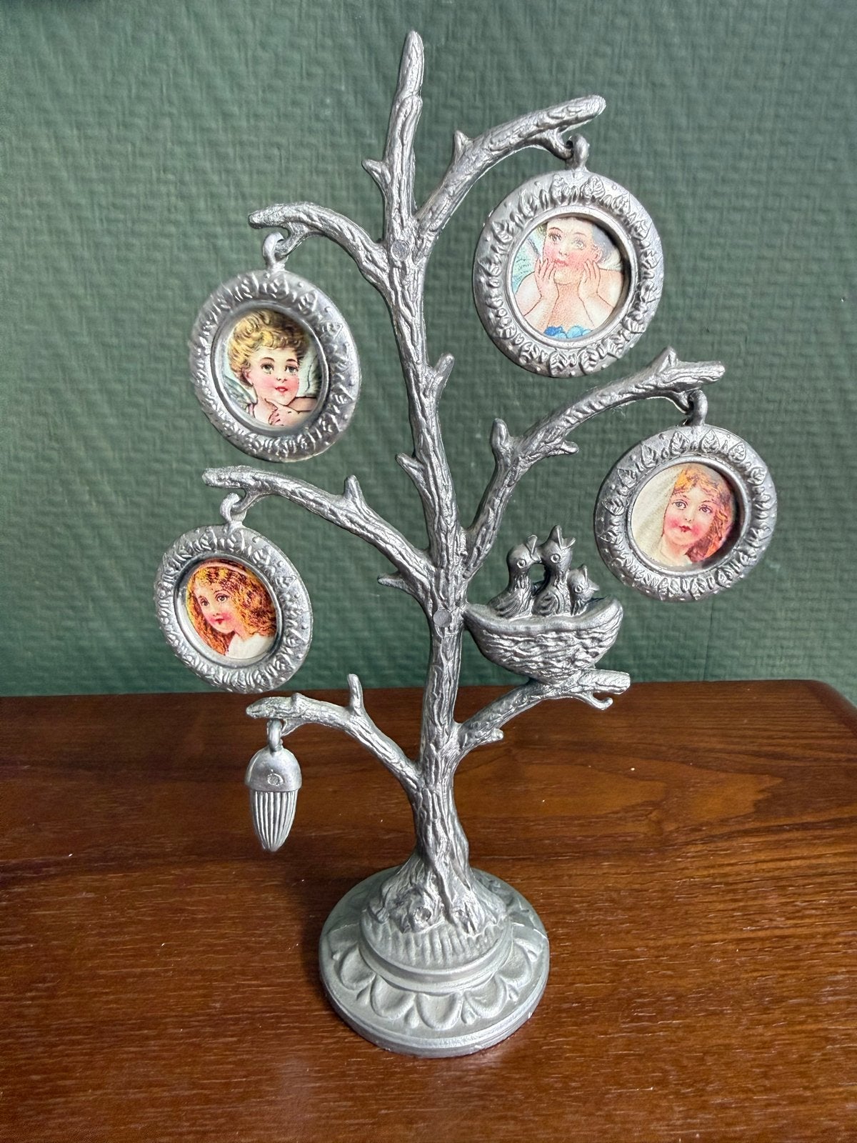 Antieke fotoboom met 4 fotolijstjes en vogelnestje, Ophalen of Verzenden