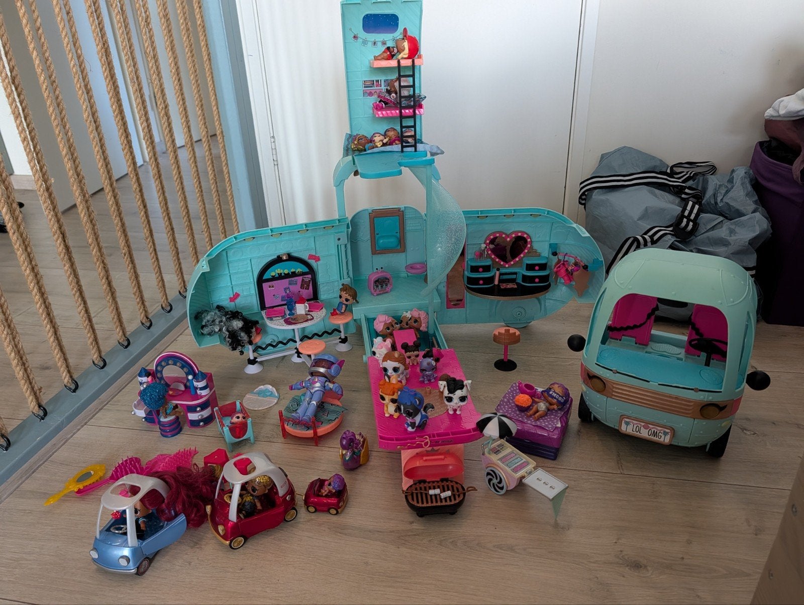 LOL Surprise Camper met veel accessoires en poppen, Ophalen of Verzenden, Gebruikt