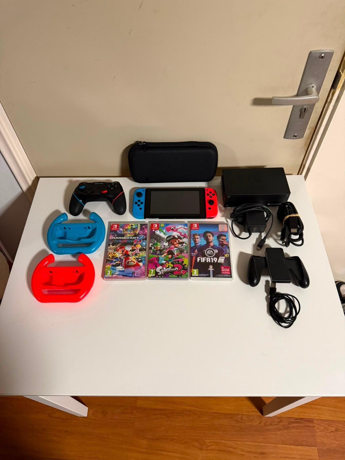 Nintendo Switch V2 2022 + Mario Kart 8 Deluxe & Accessoires, Racen en Vliegen, Ophalen of Verzenden, Zo goed als nieuw, 3 spelers of meer