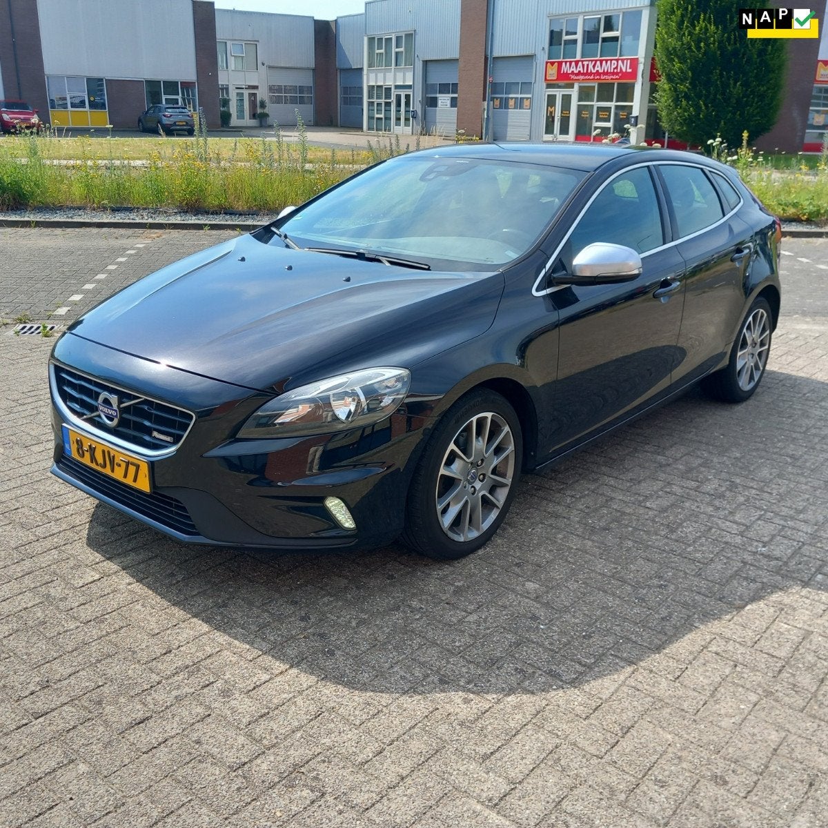 Volvo V40 1.6 T3 R-Design | NAVI | CAMERA | CLIMA | CRUISE, Auto's, Voorwielaandrijving, Gebruikt, Zwart, 4 cilinders