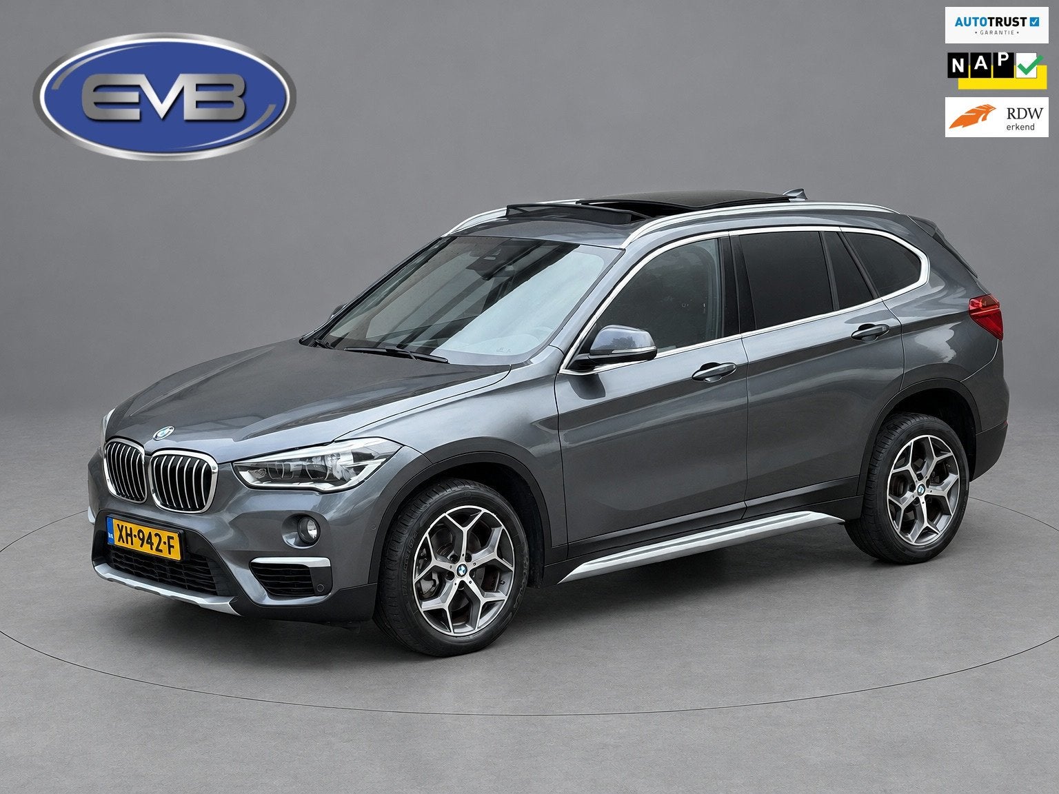 BMW X1 SDrive20i Automaat Orange Edition II, panoramadak, tr, Auto's, Euro 6, Bedrijf, Parkeerassistent, SUV of Terreinwagen