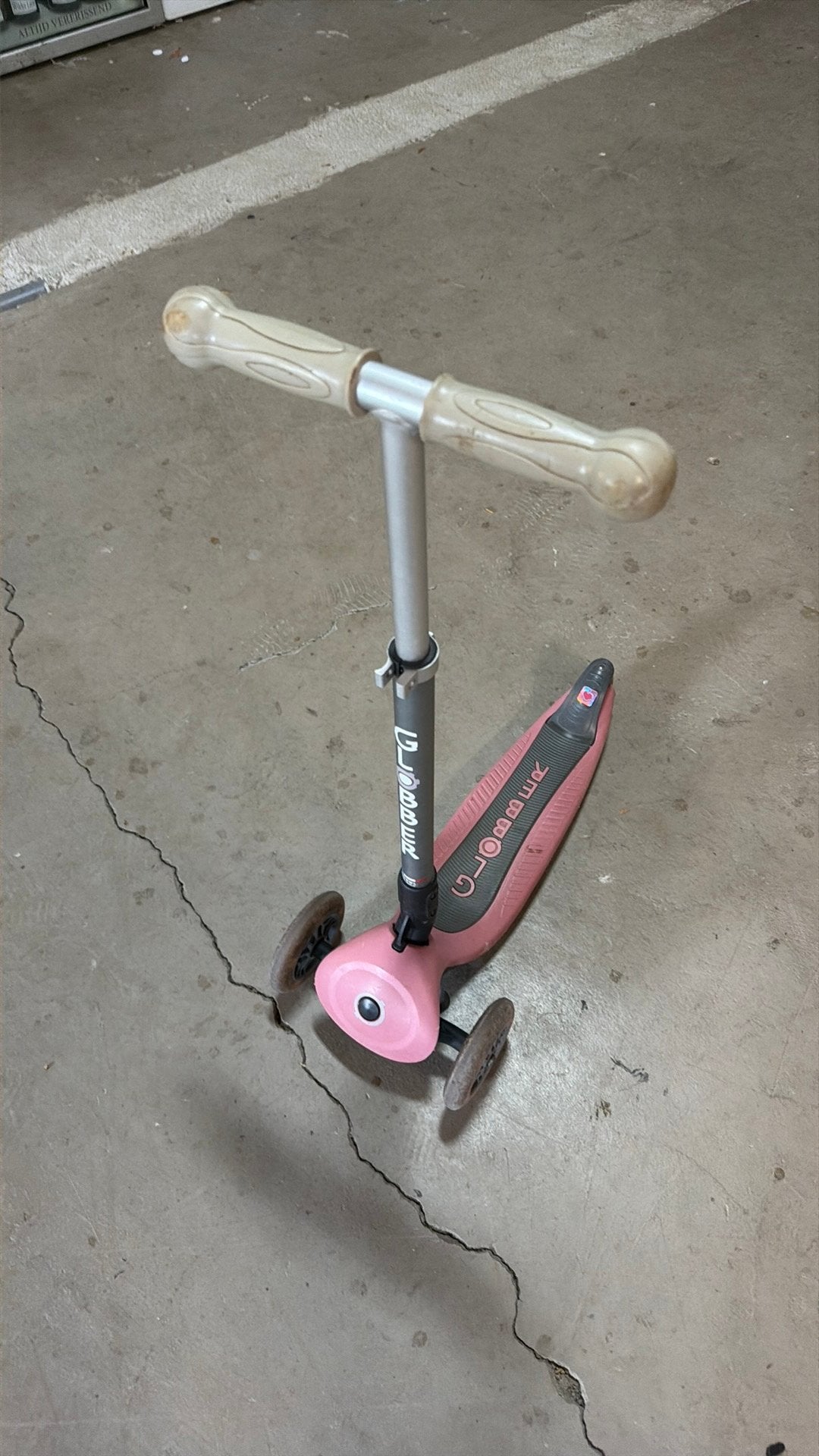 Step globber roze met lichtjes, Fietsen en Brommers, Steps, Ophalen, Zo goed als nieuw, Gewone step