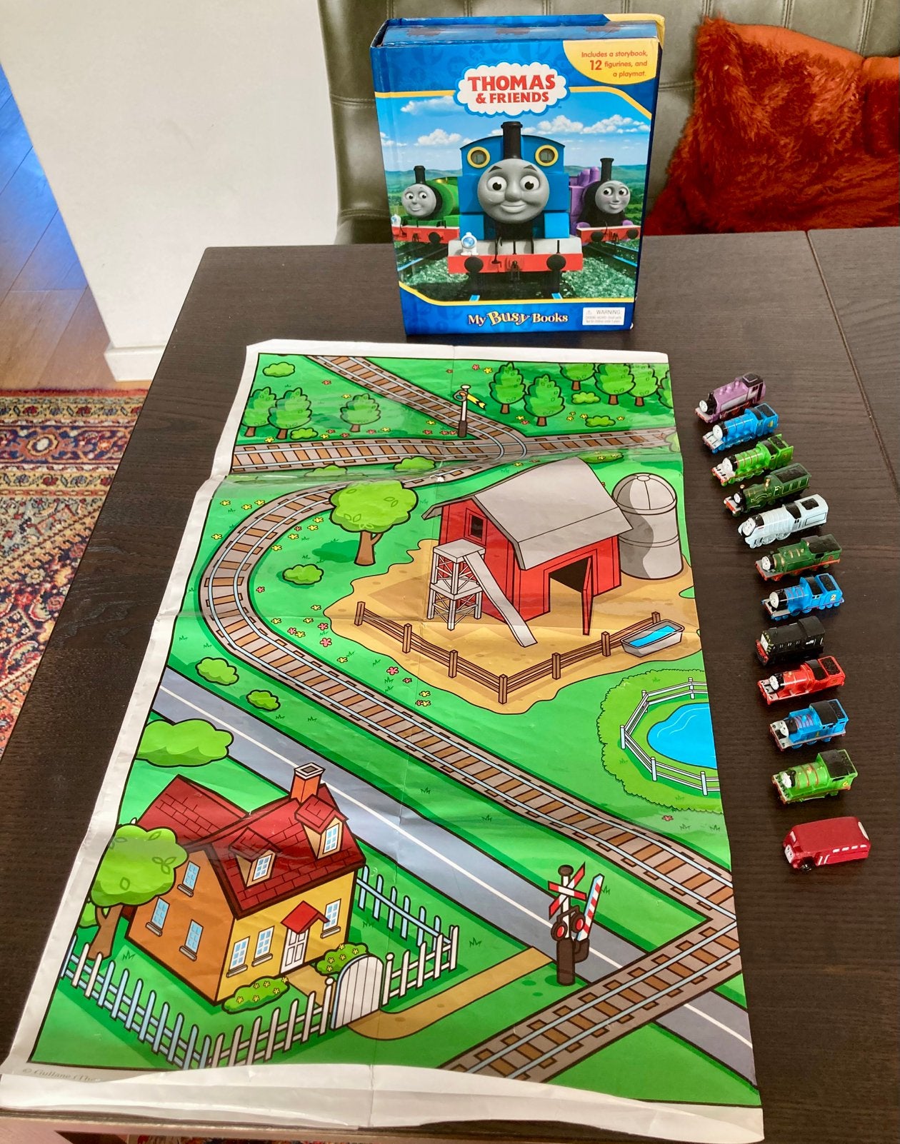Thomas & Friends My busy books (Engels) met 12 treintjes, Ophalen of Verzenden, Gebruikt