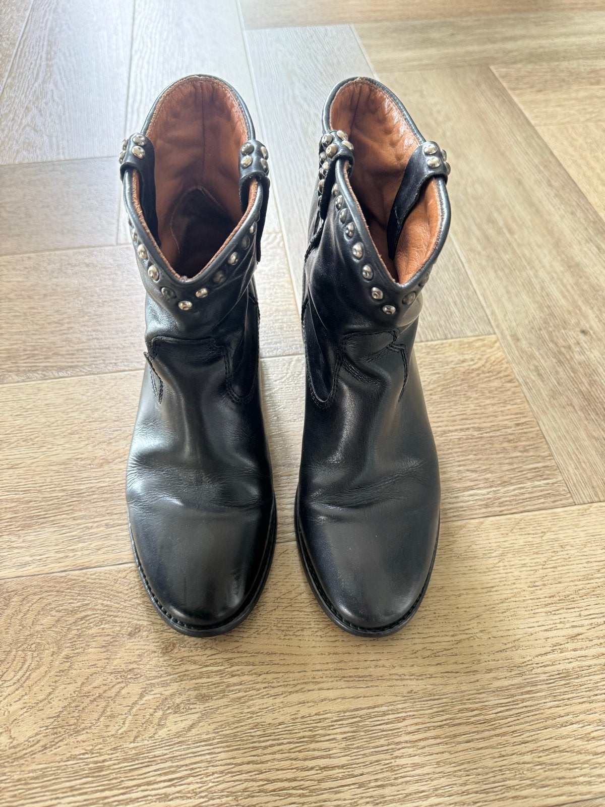 Isabel Marant zwarte leren enkellaarzen met studs, Kleding | Dames, Schoenen, Ophalen of Verzenden, Gedragen, Zwart, Lage of Enkellaarzen