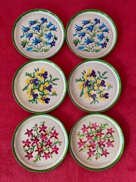 2 verschillende sets vintage onderzetters., Ophalen of Verzenden