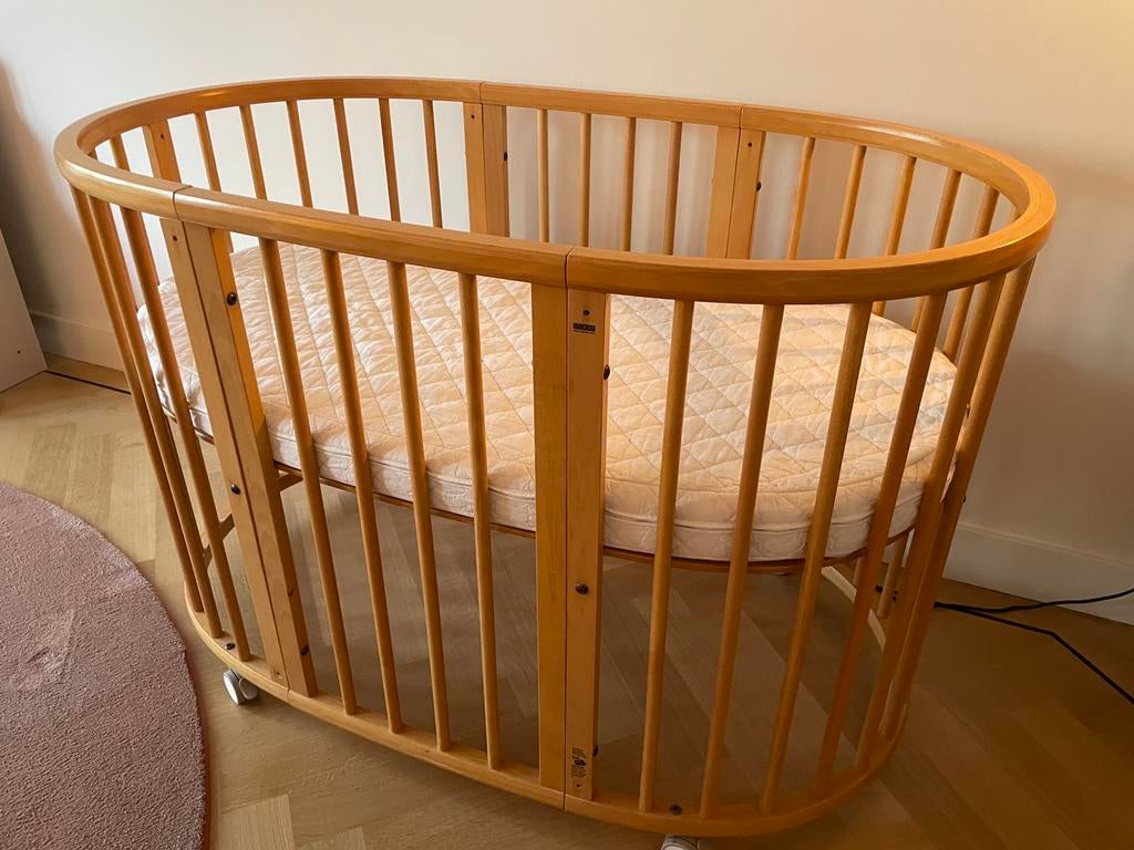 Stokke Sleepi bed (kribbe tot junior) incl matras, Ophalen, Gebruikt, Ledikant
